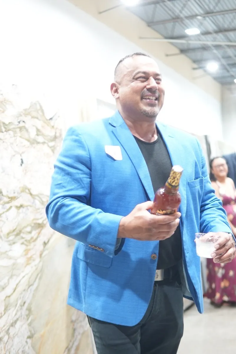 Capitol Keys bartender pouring drinks